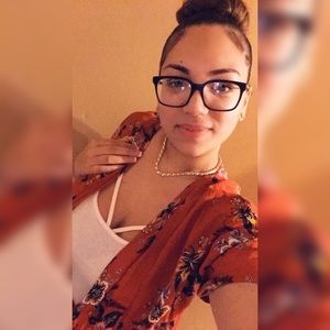 Meet your Posher, Desi